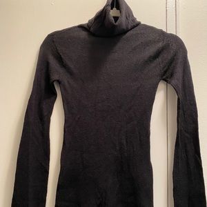 Lily McNeal Womens turtle neck  Sweater Black  Xs